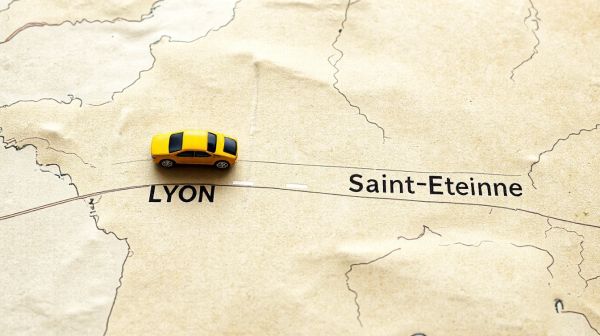 5 astuces pour réserver un taxi entre Lyon et Saint-Étienne